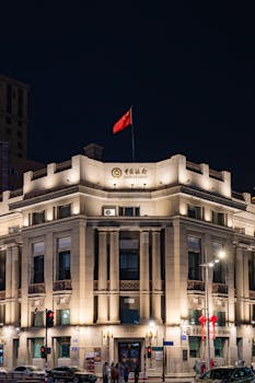理财适当性义务强化，金融机构需审慎匹配投资者需求；北京金融法院典型案例释法，提供维权清晰路径。