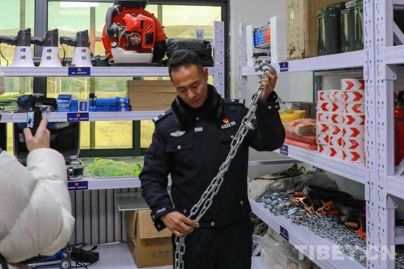  【高原救援技术解密】唐古拉山交警如何与死神赛跑：1036天值守背后的应急体系 新闻 【高原救援技术解密】唐古拉山交警如何与死神赛跑：1036天值守背后的应急体系 新闻 【高原救援技术解密】唐古拉山交警如何与死神赛跑：1036天值守背后的应急体系 新闻