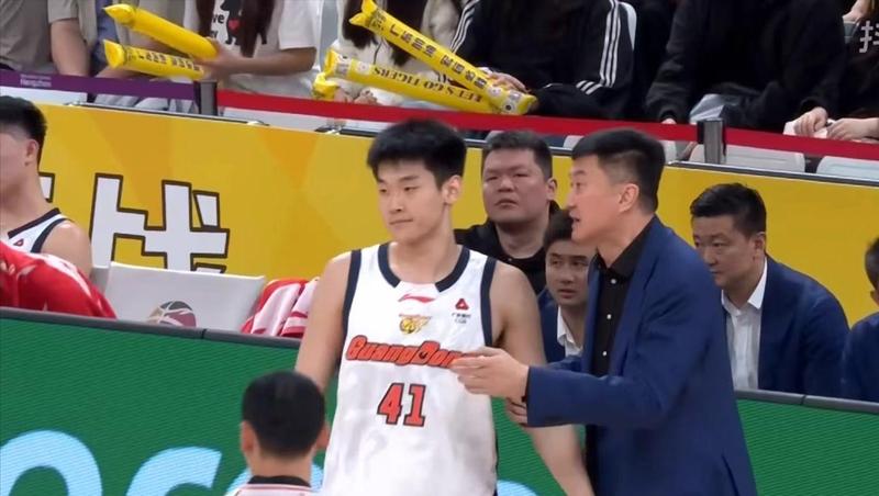  广东宏远赛季双杀广厦：技术战术层面的深度复盘 体育新闻 广东宏远赛季双杀广厦：技术战术层面的深度复盘 体育新闻