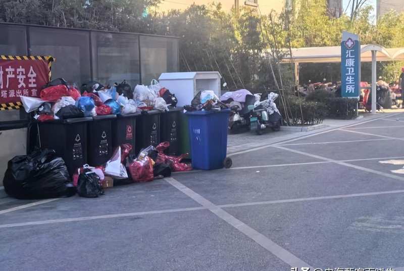  从“现金奶牛”到“烫手山芋”：物业行业十年剧变的深层逻辑 房产家居
